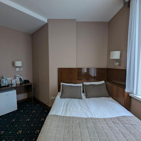 Victoria Hotel Oral Exteriör bild