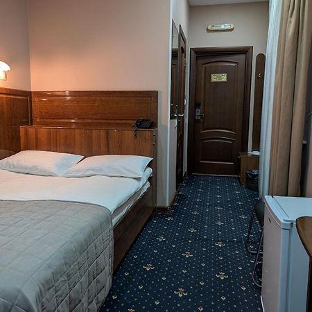 Victoria Hotel Oral Exteriör bild
